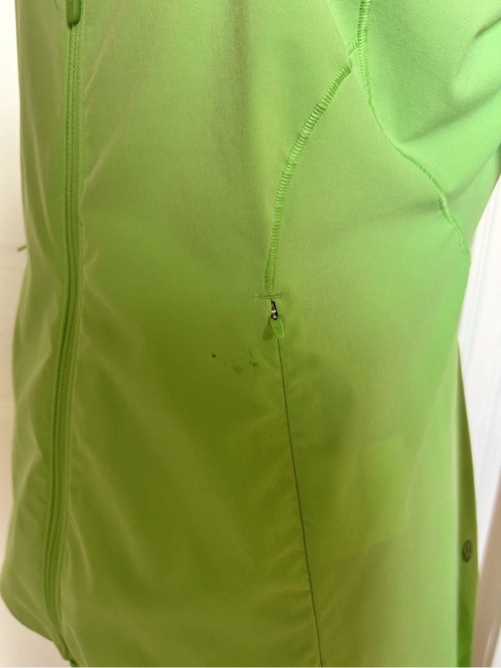 Lululemon Lime Green mist over windbreaker Women’s Hooded Jacket, 6 - Picture 4 of 7